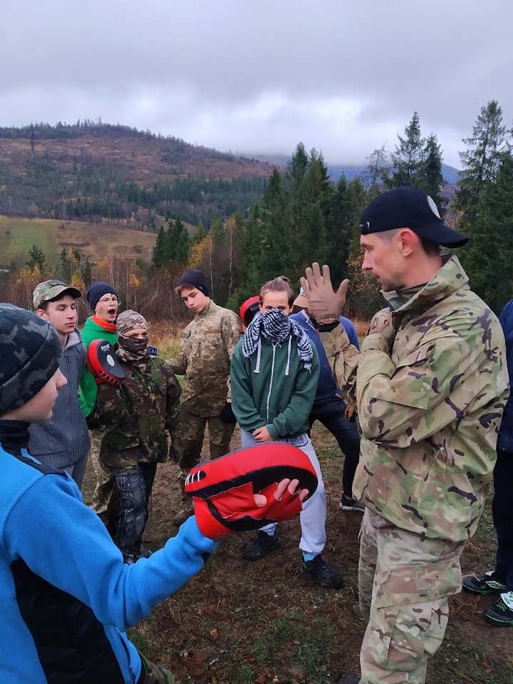 «Гайдамацька січ» виховує юнаків та дівчат у Карпатах