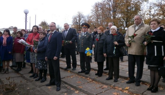 На Чернігівщині відкрили стелу «Захисникам України»