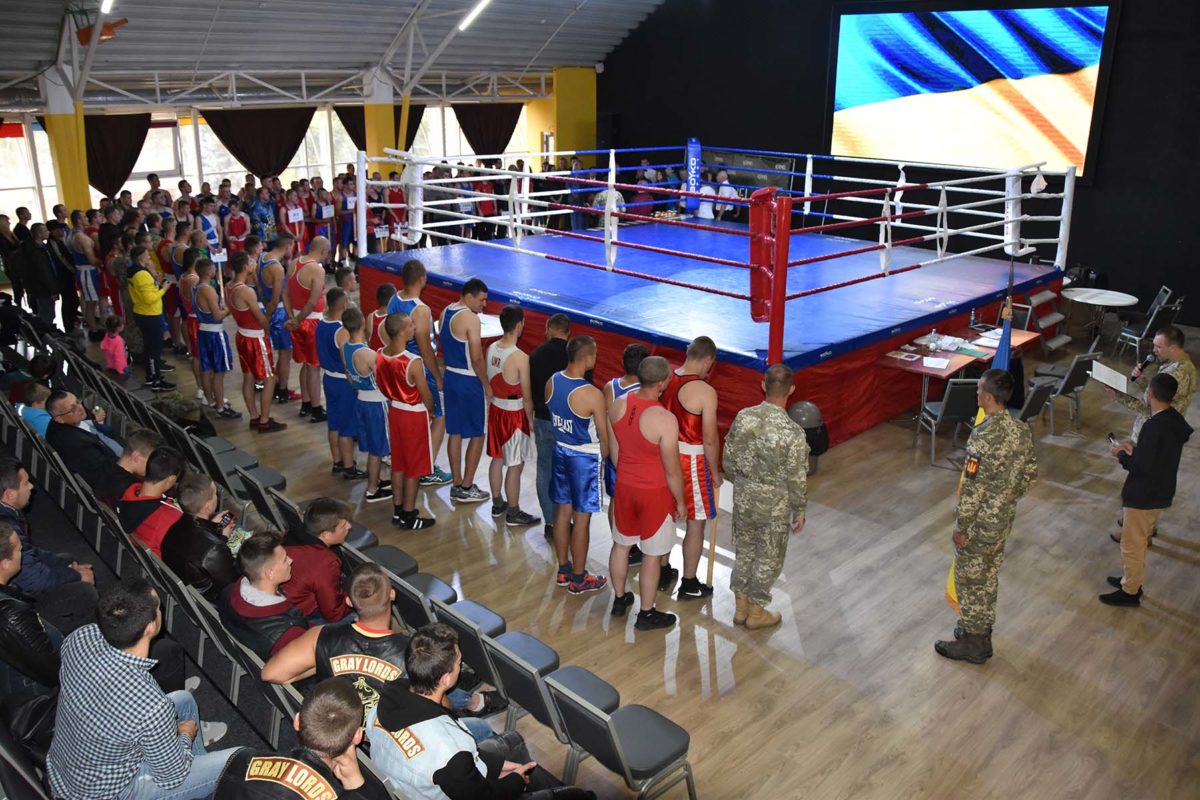 Сухопутні війська у Хмельницькому визначили своїх чемпіонів із боксу