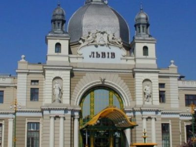 На залізничних вокзалах Львова та Одеси відкрили зали очікування для військових  