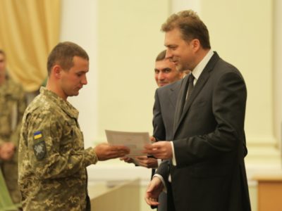 Міністр оборони нагородив військовослужбовців та працівників Збройних Сил відомчими відзнаками з нагоди Дня захисника України  
