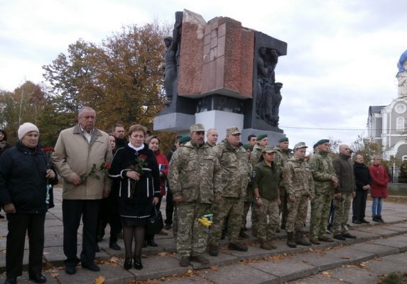 На Чернігівщині відкрили стелу «Захисникам України»
