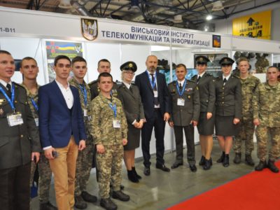 Військові зв’язківці презентували власні досягнення на виставці «Зброя та безпека — 2019»  