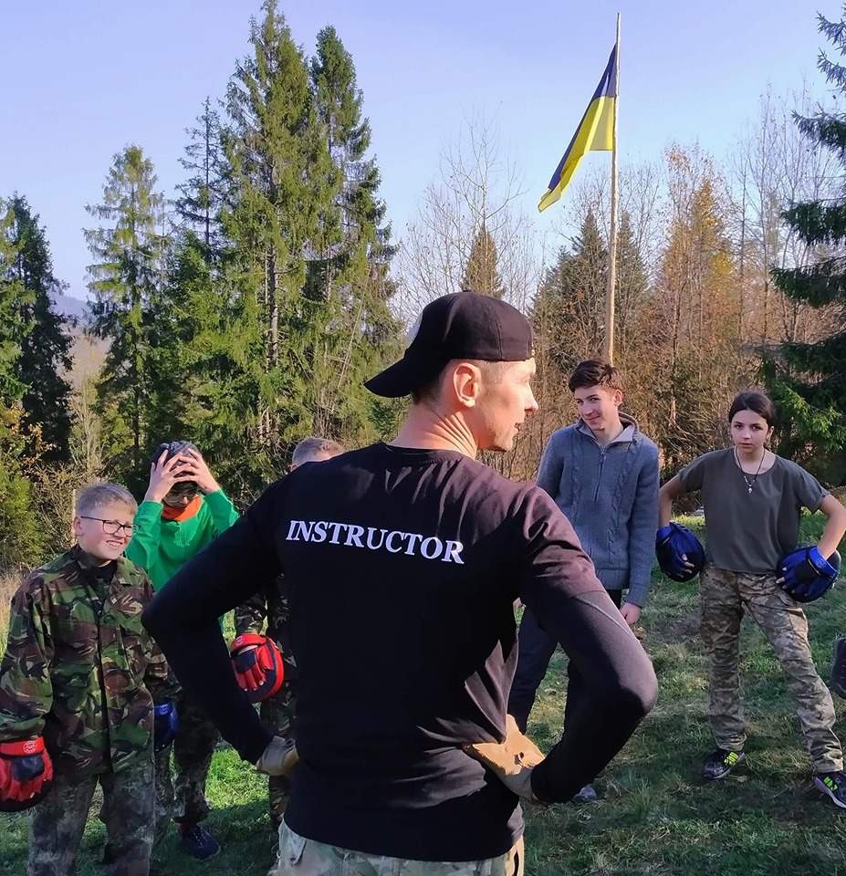 «Гайдамацька січ» виховує юнаків та дівчат у Карпатах