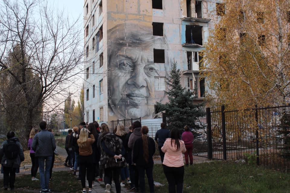 Школярі з Харківщини у прифронтовій Авдіївці провідали свою рідну бригаду