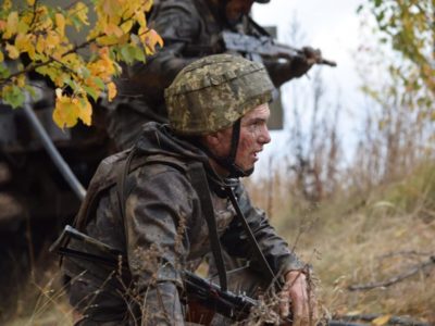 Морські піхотинці подолали смугу перешкод на право носити штормовий берет  