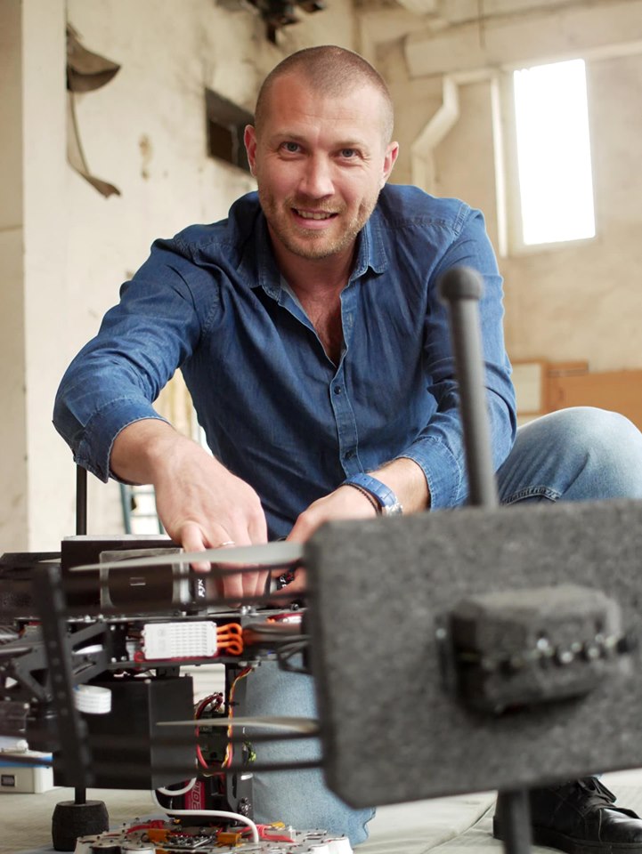 Одружитися на агентці-розвідниці та створити унікальний бойовий робот