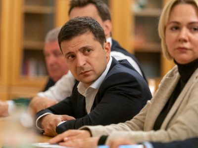 Президент зустрівся з рідними воїнів, які загинули на Донбасі  