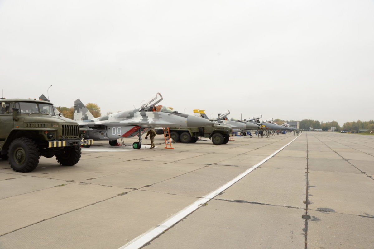 Відновлення злітної смуги на військовому аеродромі коштує понад 500 мільйонів гривень