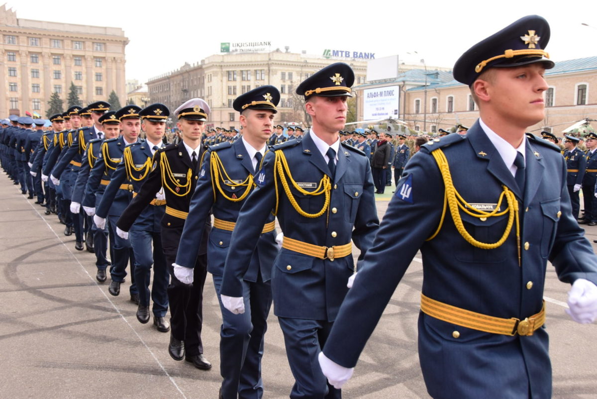 Унікальний випуск лейтенантів льотних спеціальностей у Харкові