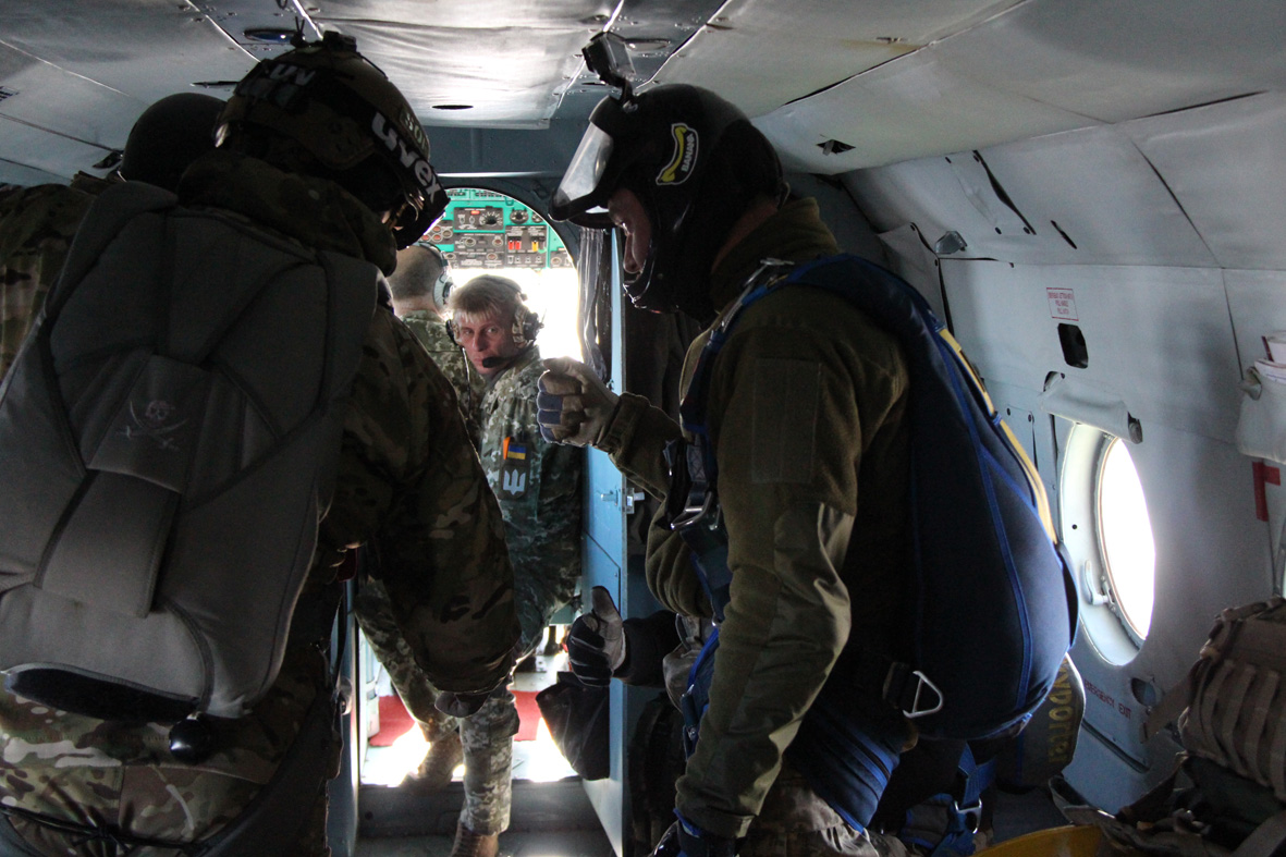 Дебютний стрибок із парашутом на Говерлу