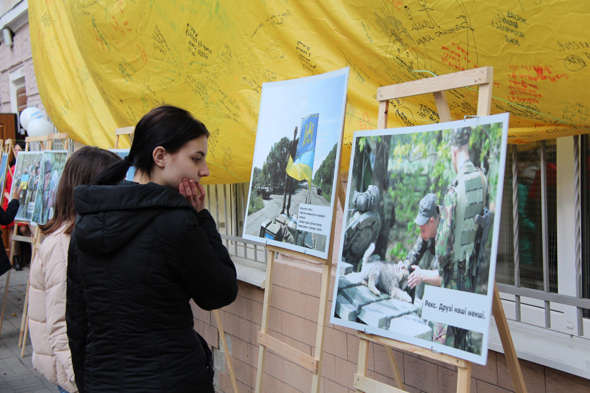 Більше 150 школярів відвідади Львівський центр надання послуг учасникам бойових дій та подякували своїм захисникам