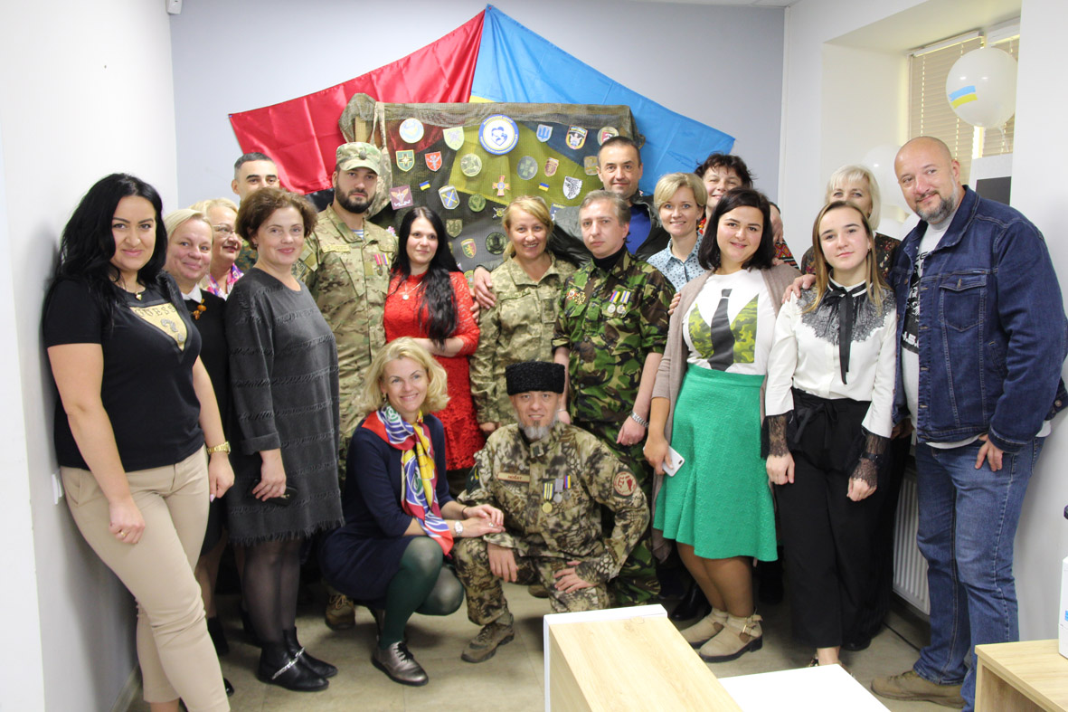Більше 150 школярів відвідади Львівський центр надання послуг учасникам бойових дій та подякували своїм захисникам