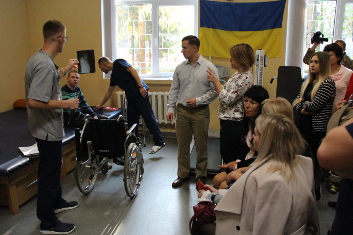 Українські й американські військові лікарі-реабілітологи  діляться досвідом на базі львівського госпіталю