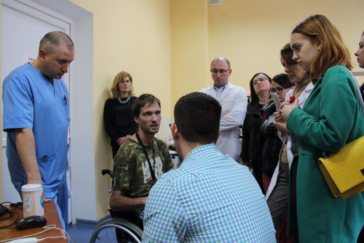 Українські й американські військові лікарі-реабілітологи  діляться досвідом на базі львівського госпіталю