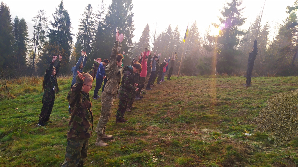 У Карпатах громадські активісти та ветерани АТО/ООС проводять патріотичні вишколи для дітей