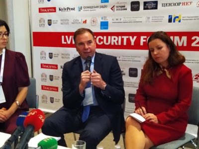 Генерал США у відставці Бен Ходжес: «Ситуація в Золотому – сигнал Німеччині, США та Франції натиснути на Росію»  