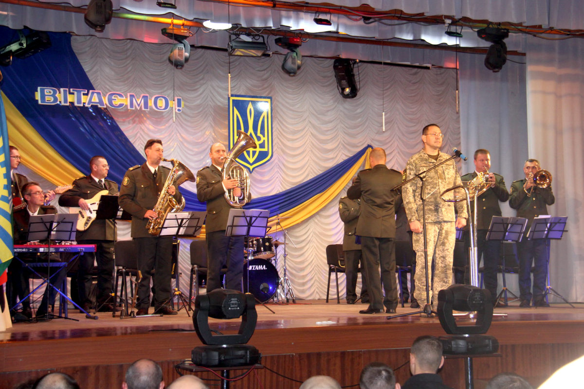 Захисники Приазов’я отримали цінні подарунки з нагоди свята