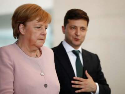 Володимир Зеленський провів телефонну розмову з Ангелою Меркель  