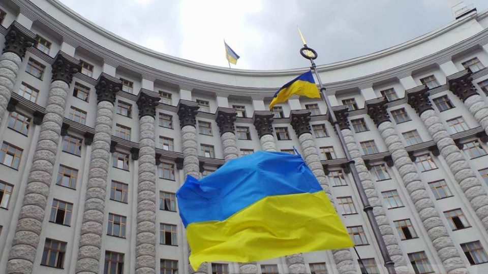Уряд зняв обмеження на виїзд жінок за кордон  