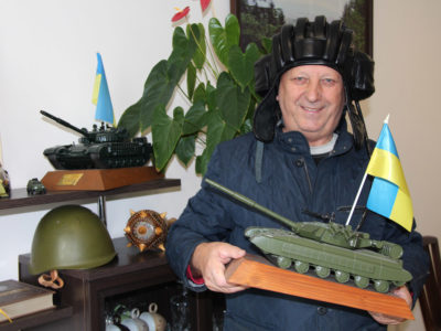 Як одна родина ремонтує всі приціли для українських танків  