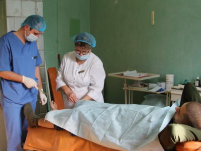 «Коли розвів краї рани, а замість осколка побачив підривач гранати, діяв уже не лише як хірург, а і як сапер…»  