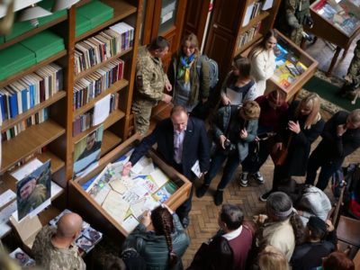 Чим «торкнула» військова фотовиставка французьких сенаторів?!  