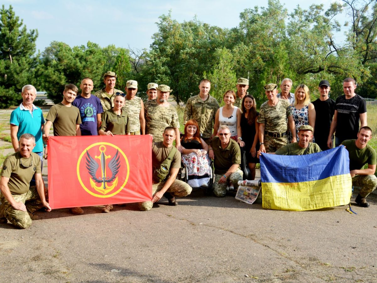 Волонтерка-візочниця Оксана Радушинська їздить на полігони і на війну