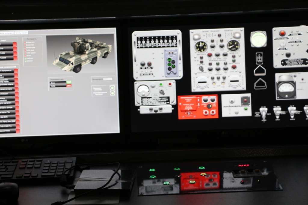 Водінню техніки в умовах обстрілу навчають на автомобільних тренажерах із віртуальним сприйняттям