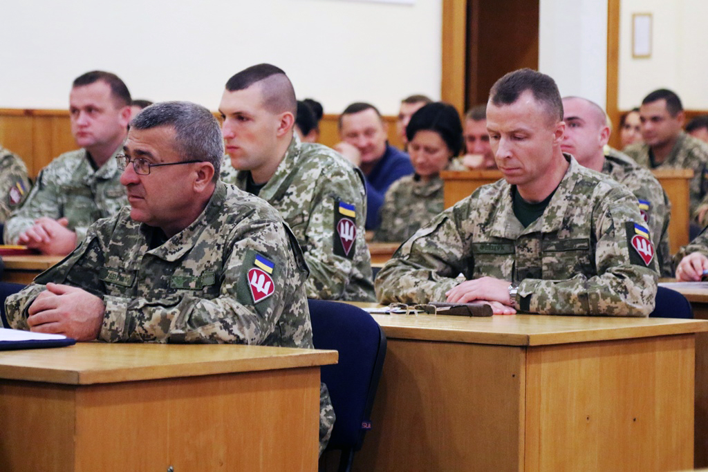 Командувач ДШВ нагородив особовий склад з нагоди професійного свята