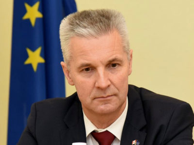 «Латвії потрібен постійний військовий контингент НАТО» – міністр оборони  