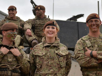 Інформація про скорочення британської армії виявилася фейком?  