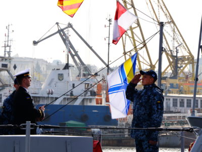 До складу ВМС ЗС України передали патрульні катери типу «Айленд»: «Старобільськ», «Слов’янськ», а також пошуково-рятувальне судно «Олександр Охрименко»  