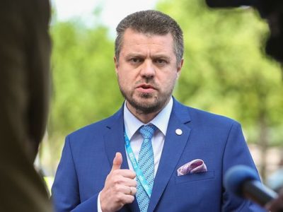 Президенту Естонії не радять їхати до Москви на День Перемоги  