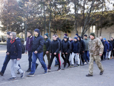 Близько 850 мешканців Харківщини вже стали солдатами-строковиками  