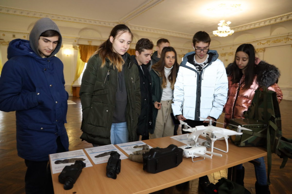 Одеським школярам і ліцеїстам показали, як виховують справжніх офіцерів