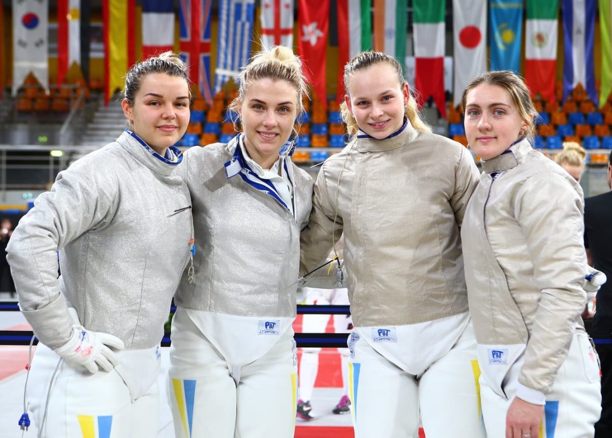 Жіноча та чоловіча збірні з фехтування — бронзові призери етапів Кубків світу