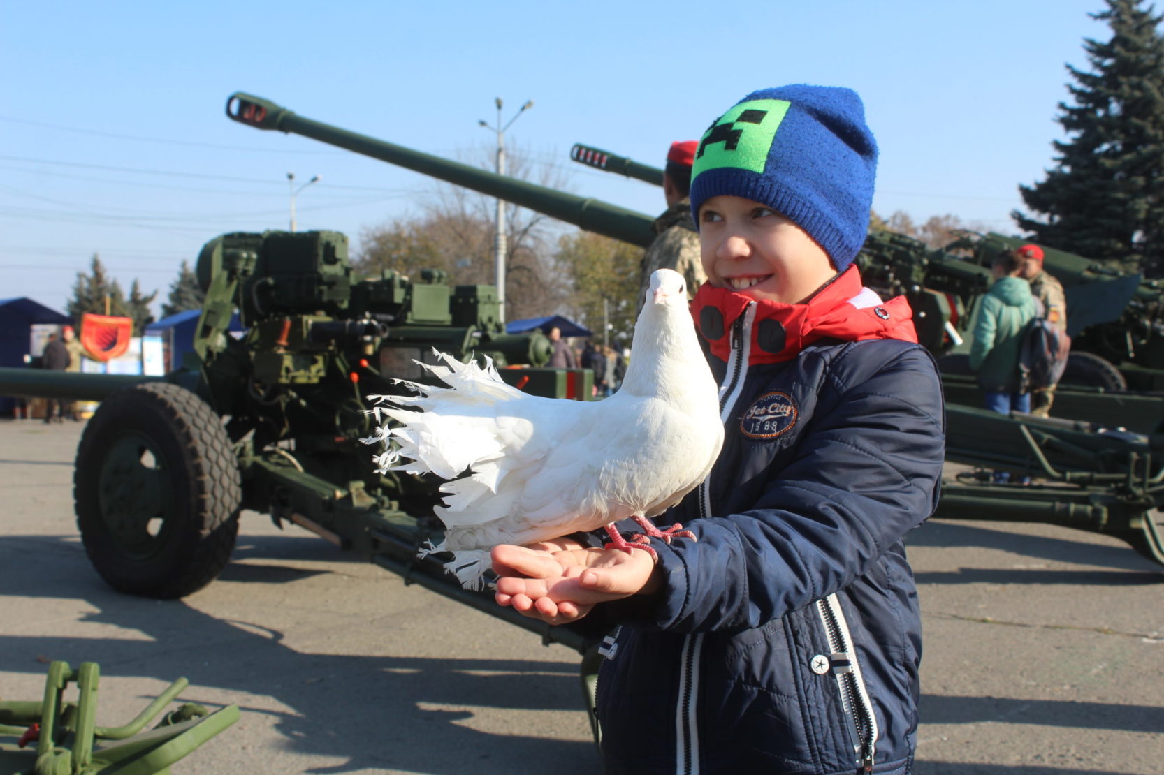 Артилеристи та військові інженери представили дніпрянам зразки свого озброєння та військової техніки