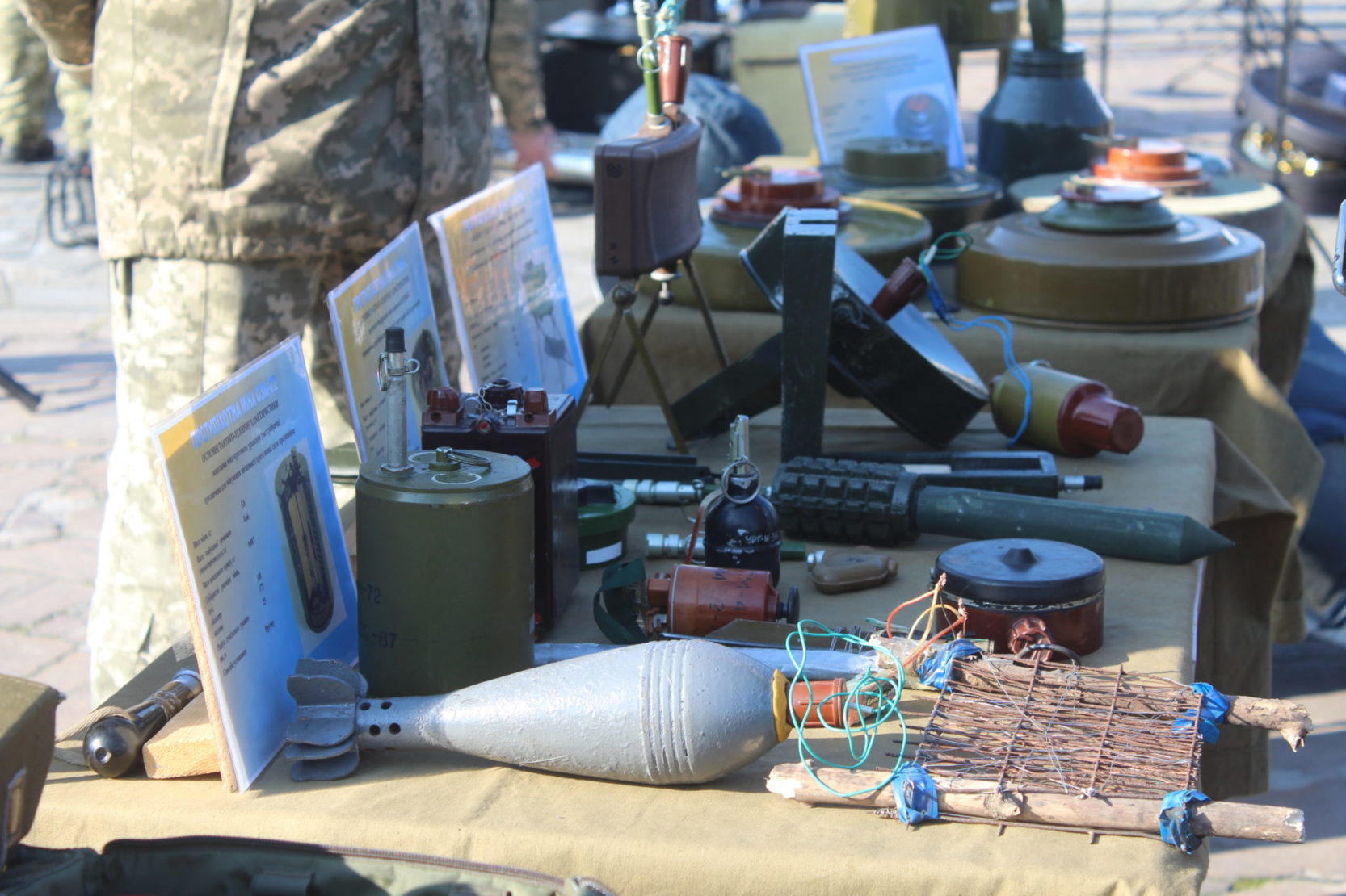 Артилеристи та військові інженери представили дніпрянам зразки свого озброєння та військової техніки