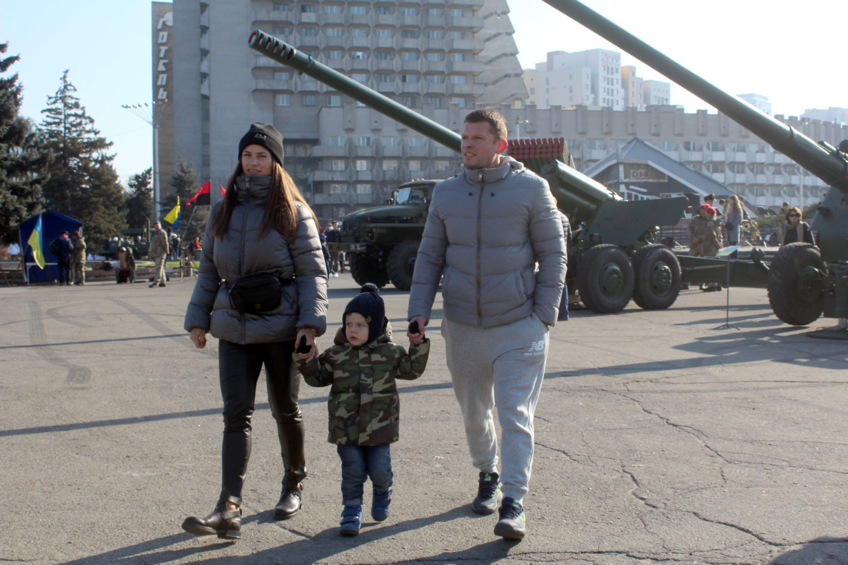 Артилеристи та військові інженери представили дніпрянам зразки свого озброєння та військової техніки