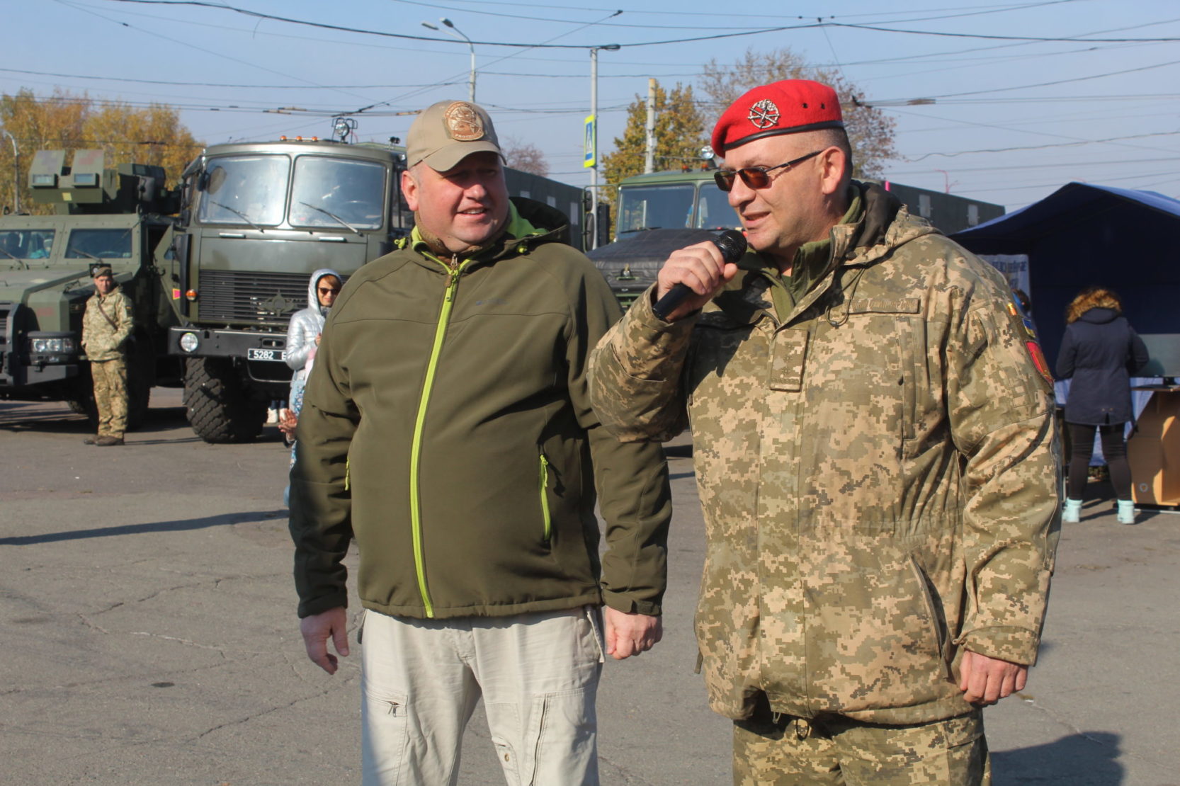 Артилеристи та військові інженери представили дніпрянам зразки свого озброєння та військової техніки