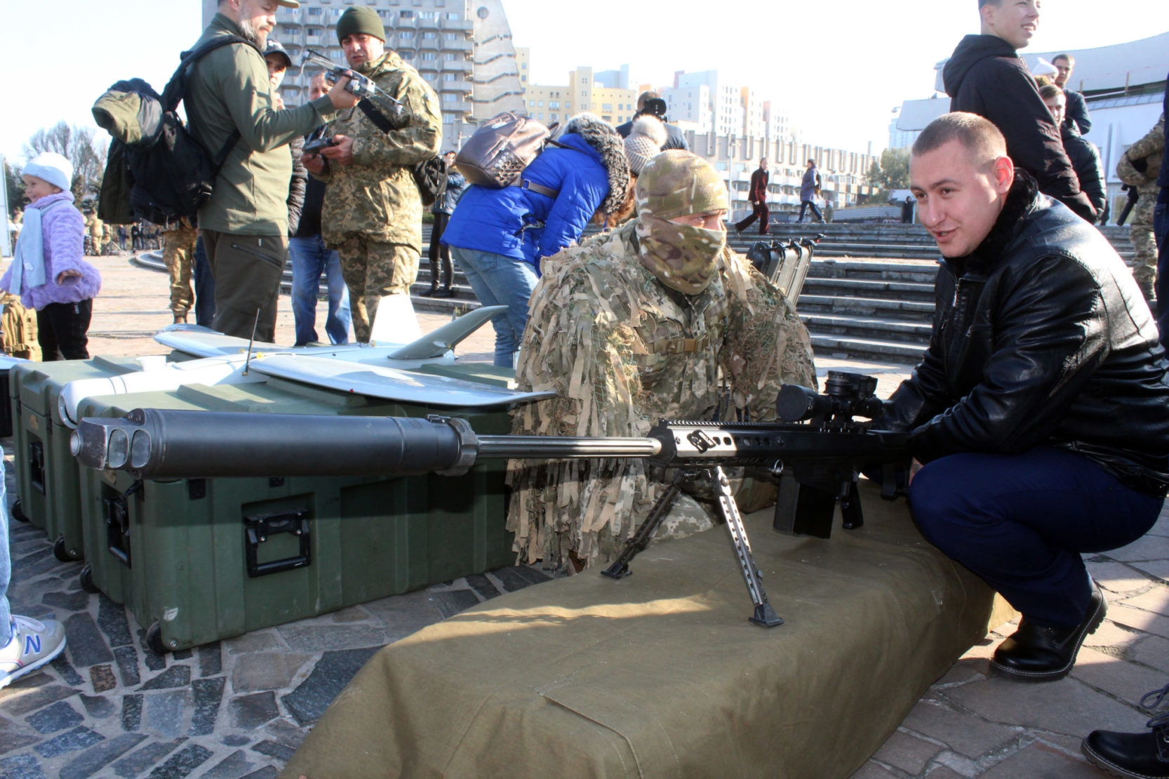 Артилеристи та військові інженери представили дніпрянам зразки свого озброєння та військової техніки