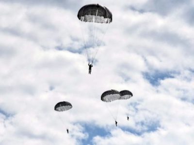 ДШВ на 100 мільйонів закупили парашутів. Таких, як у НАТО  