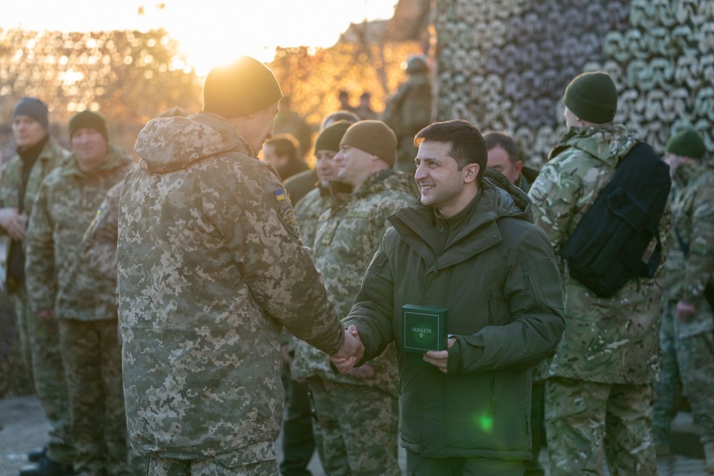 У День Збройних Сил Президент побував на передовій на Сході України