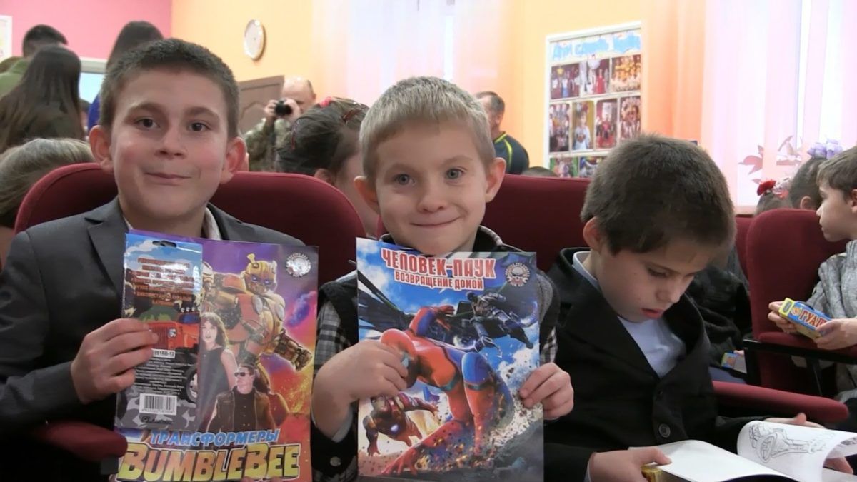 Військові влаштували свято Миколая для дітей прифронтової школи-інтернату