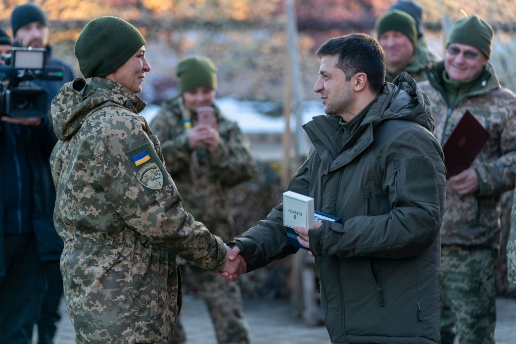 У День Збройних Сил Президент побував на передовій на Сході України