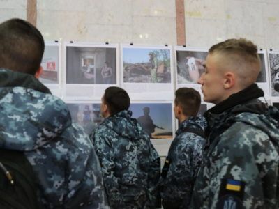 В Одесі відкрилася фотовиставка за участю АрміяInform «Одна війна – одна нація – два погляди»  