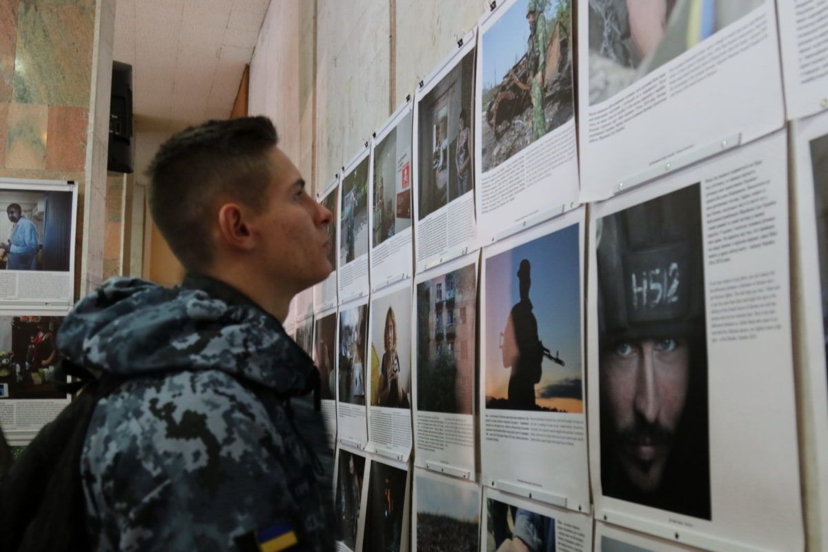 В Одесі відкрилася фотовиставка за участю АрміяInform «Одна війна – одна нація – два погляди»
