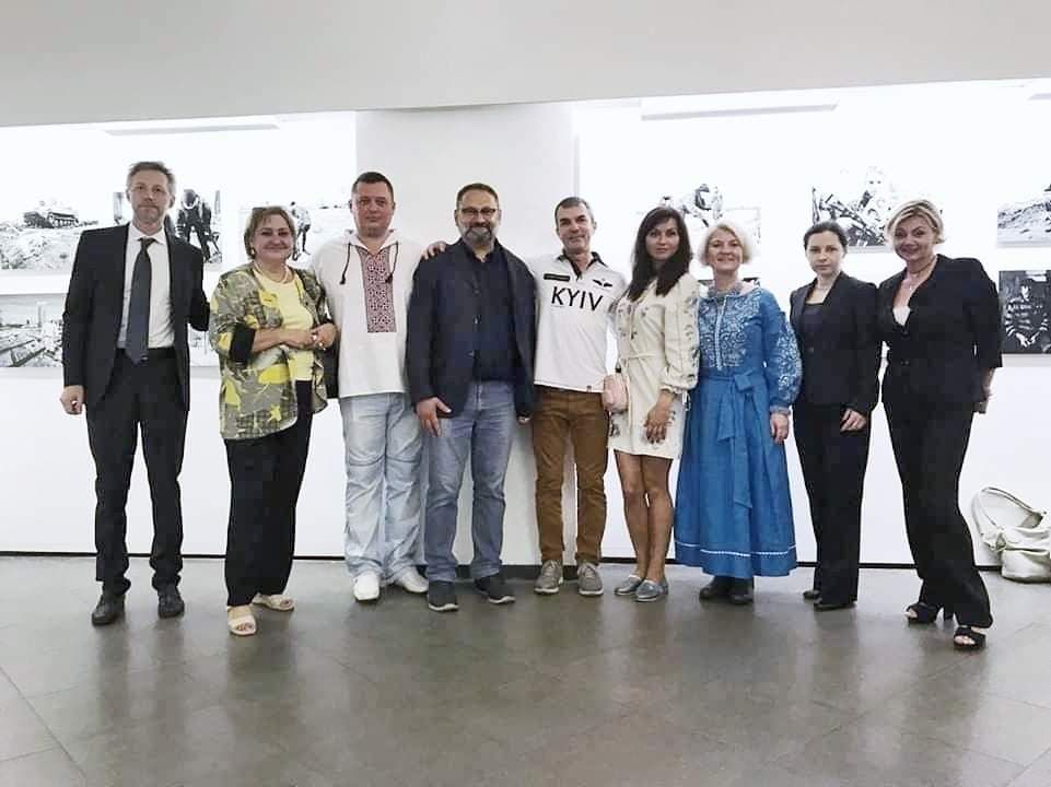 Виставка правдивих фото про російсько-українську війну підкорює Італію