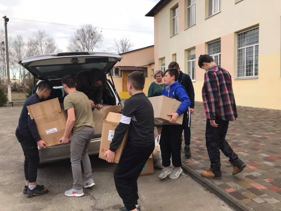 На Київщині зібрали гостинці на фронт до Дня Святого Миколая